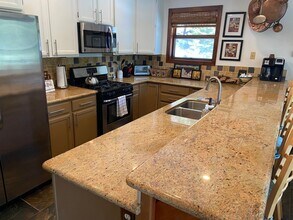 11963 Rainbow Dr in Truckee, CA - Building Photo - Building Photo