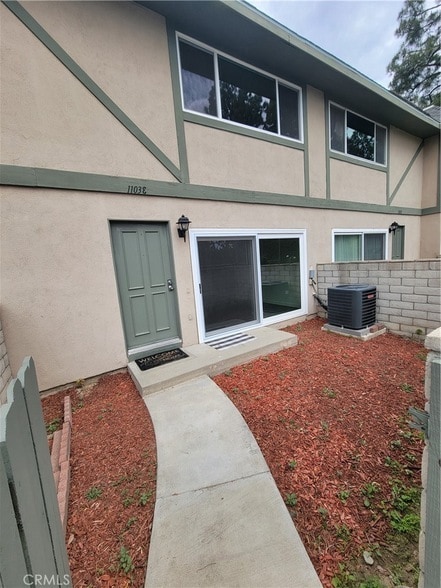 1103 W Francis St in Ontario, CA - Foto de edificio - Building Photo