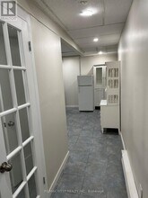 425 Jane St in Toronto, ON - Building Photo - Building Photo