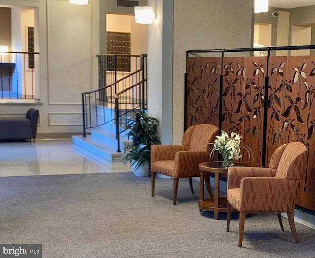 5902 Mt Eagle Dr in Alexandria, VA - Building Photo