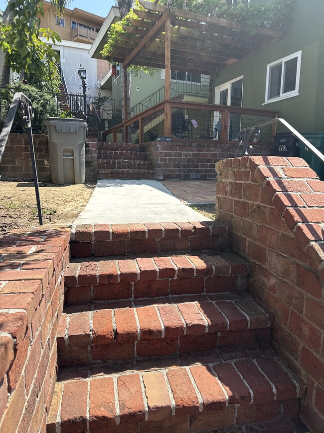 204 Orange St, Unit 204 in Oakland, CA - Building Photo - Building Photo
