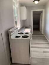 102 Wellington St E in Chatham, ON - Building Photo - Building Photo