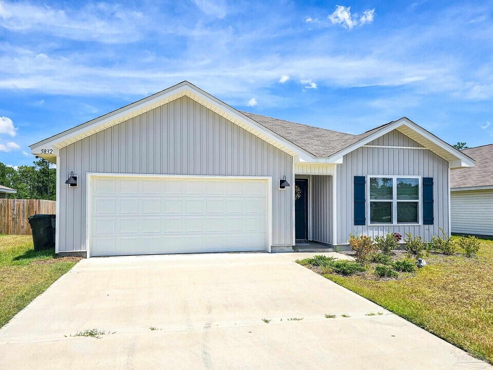 5832 Belmont Stakes Rd in Bellview, FL - Building Photo
