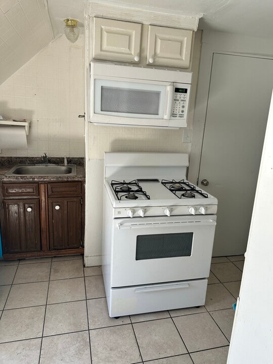 77 Lenox Ave in Bridgeport, CT - Building Photo
