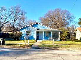 428 W Wardville St, Unit wardville small side east in Cleburne, TX - Building Photo