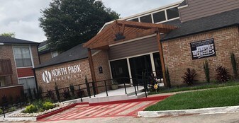 North Park Apartments in Houston, TX - Building Photo