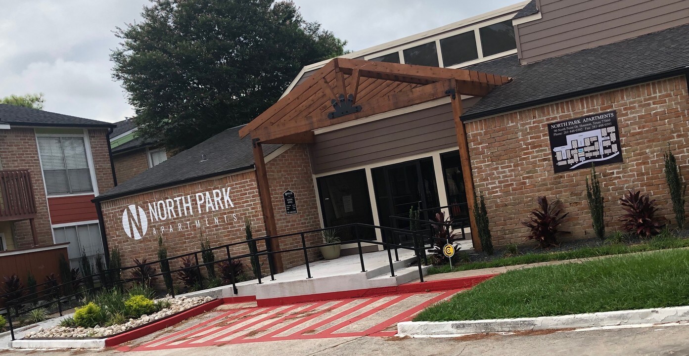 North Park Apartments in Houston, TX - Building Photo