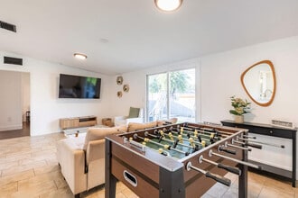 7313 SW 16th Terrace in Miami, FL - Building Photo - Building Photo