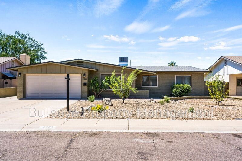 2525 E La Jolla Dr in Tempe, AZ - Building Photo