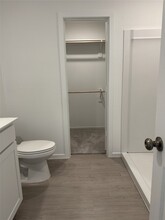 1642 Gardenia Grv Ln in Crosby, TX - Foto de edificio - Building Photo