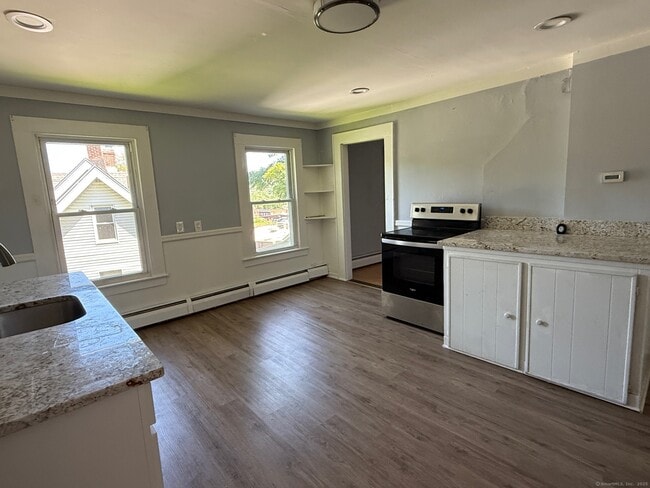 12 Hillcrest Ave in Watertown, CT - Building Photo - Building Photo