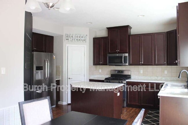 331 Greene Dr in Jefferson Hills, PA - Building Photo - Building Photo
