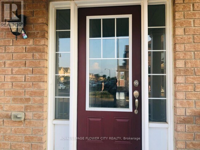 106 Lanark Cir in Brampton, ON - Building Photo - Building Photo