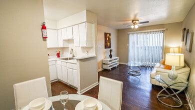 The Prescott in Houston, TX - Building Photo - Building Photo