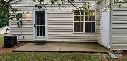 5473 Harris Cove Dr in Charlotte, NC - Building Photo - Building Photo