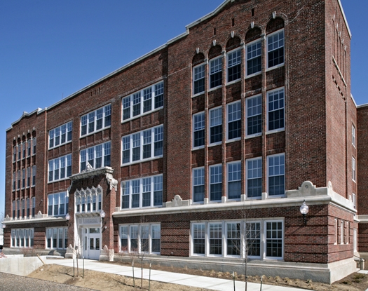 Northeast Junior High Place in Kansas City, KS - Building Photo