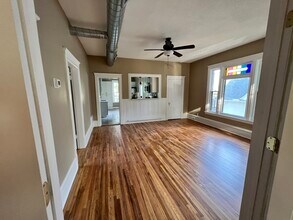 1327 Jefferson St NE, Unit 2 in Minneapolis, MN - Foto de edificio - Building Photo