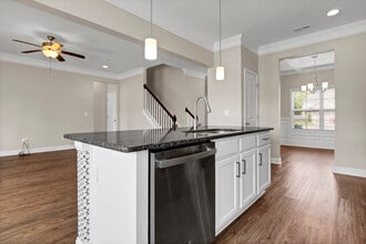 315 Red Cedar Dr in Sneads Ferry, NC - Foto de edificio - Building Photo