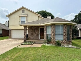 8504 Willow Creek Ct in Fort Worth, TX - Building Photo