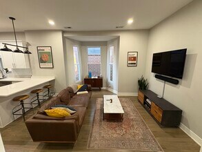 1933 W Ohio St, Unit 2 in Chicago, IL - Building Photo - Building Photo