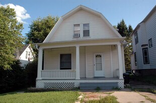 1115 E Burlington St, Unit 1115 in Iowa City, IA - Building Photo