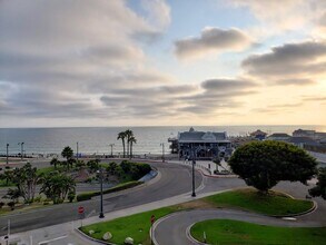 665 The Village in Redondo Beach, CA - Foto de edificio - Building Photo