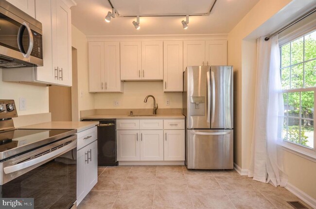 12104 Pikeview Terrace in Germantown, MD - Building Photo - Building Photo