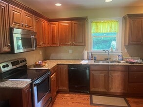 60 Oaktree Ln in Manhasset, NY - Building Photo - Building Photo