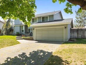 8307 W Grand Ronde Pl in Kennewick, WA - Building Photo - Building Photo