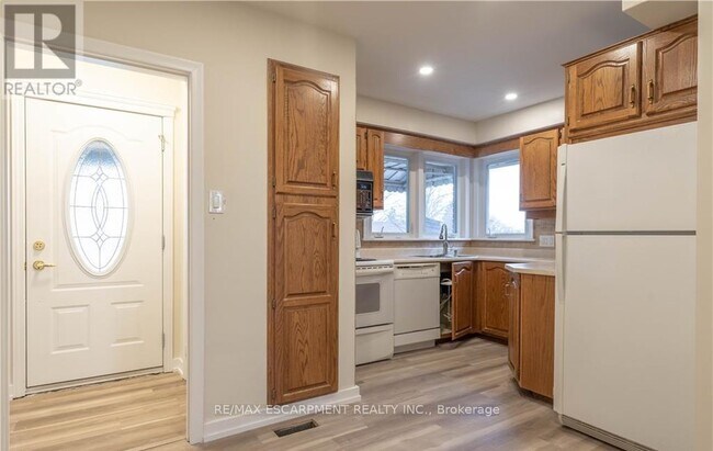 9 W 22nd St in Hamilton, ON - Building Photo - Building Photo