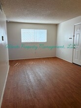 8309 Trumbull Ave SE, Unit B in Albuquerque, NM - Foto de edificio - Building Photo