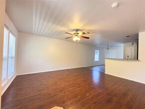 513 Rolling Oak Dr in Round Rock, TX - Building Photo - Building Photo
