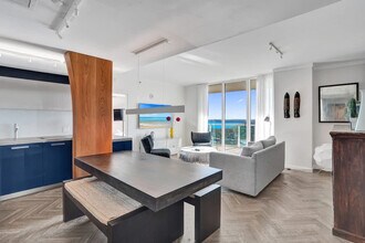 2889 McFarlane Rd in Miami, FL - Building Photo - Building Photo