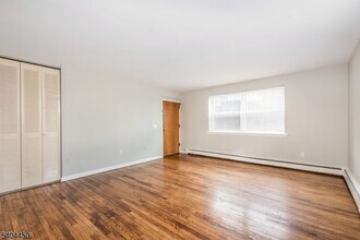 191 N Beverwyck Rd in Parsippany Troy Hills, NJ - Foto de edificio - Building Photo