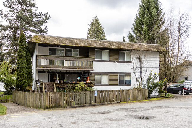 2171 Munster Av in North Vancouver, BC - Building Photo - Building Photo