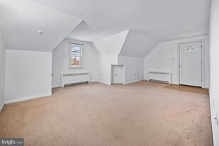 842 Bethlehem Pike in Line Lexington, PA - Building Photo