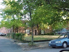 Brister Square in Memphis, TN - Foto de edificio - Building Photo