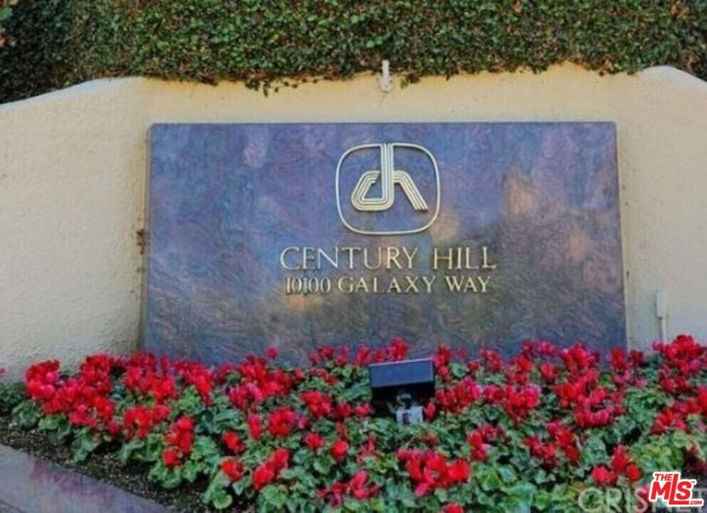 2340 Century Hill in Los Angeles, CA - Building Photo