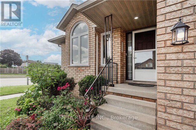 1 RESOLUTE Dr in Hamilton, ON - Building Photo - Building Photo