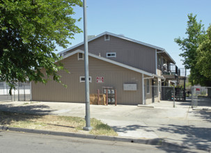 117 E 12th St in Merced, CA - Building Photo - Building Photo