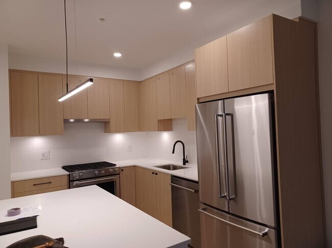 2771 Montrose Ave in Abbotsford, BC - Building Photo - Building Photo