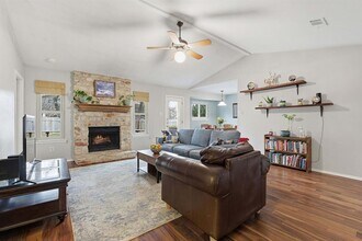 2824 Wilcrest Dr in Austin, TX - Building Photo - Building Photo