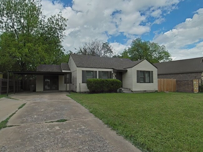 property at 1307 NW Maple Ave