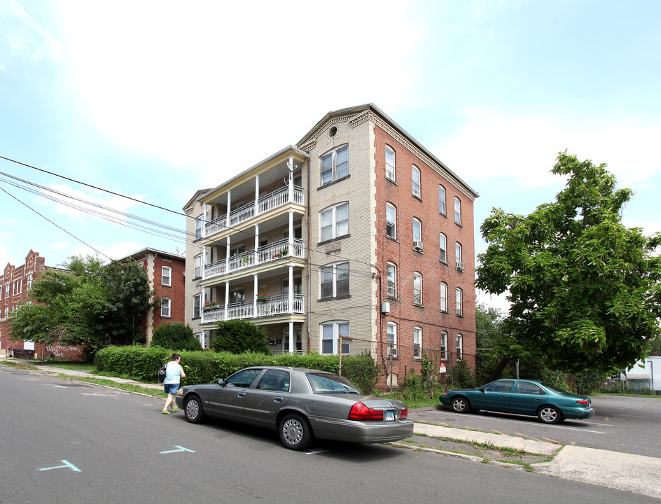 103 Grove St in New Britain, CT - Building Photo