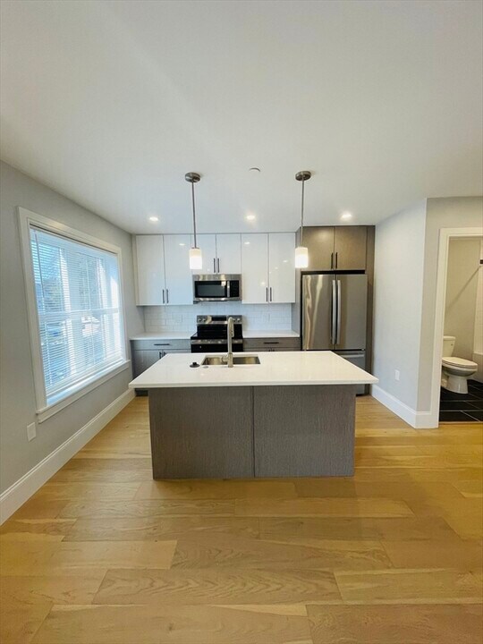 421 Market St in Boston, MA - Building Photo