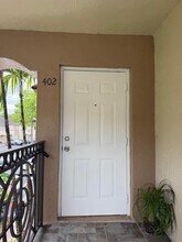 6676 SW 115th Ct in Miami, FL - Foto de edificio - Building Photo