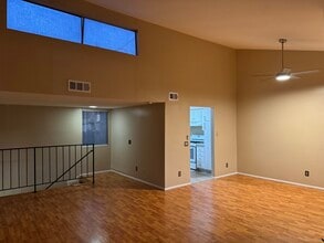 9381 Shadowood Dr, Unit F in Montclair, CA - Foto de edificio - Building Photo