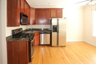 3257 N Clifton Ave in Chicago, IL - Building Photo - Building Photo