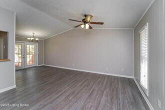 7710 Dominique Dr in Louisville, KY - Building Photo - Building Photo