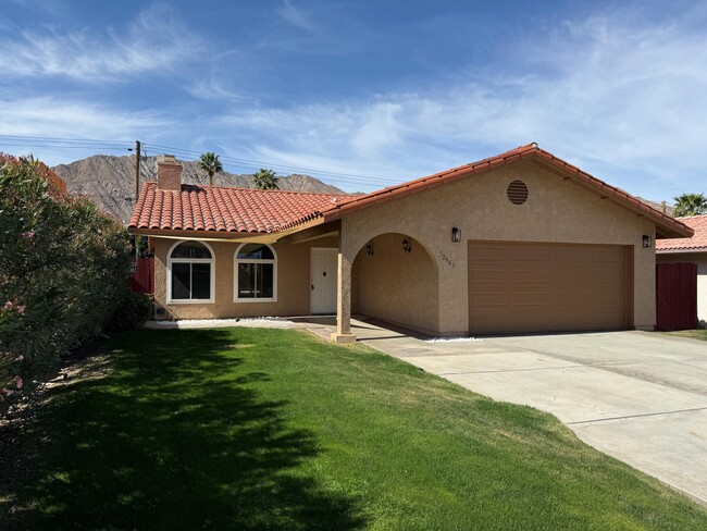 52945 Eisenhower Dr in La Quinta, CA - Building Photo - Building Photo